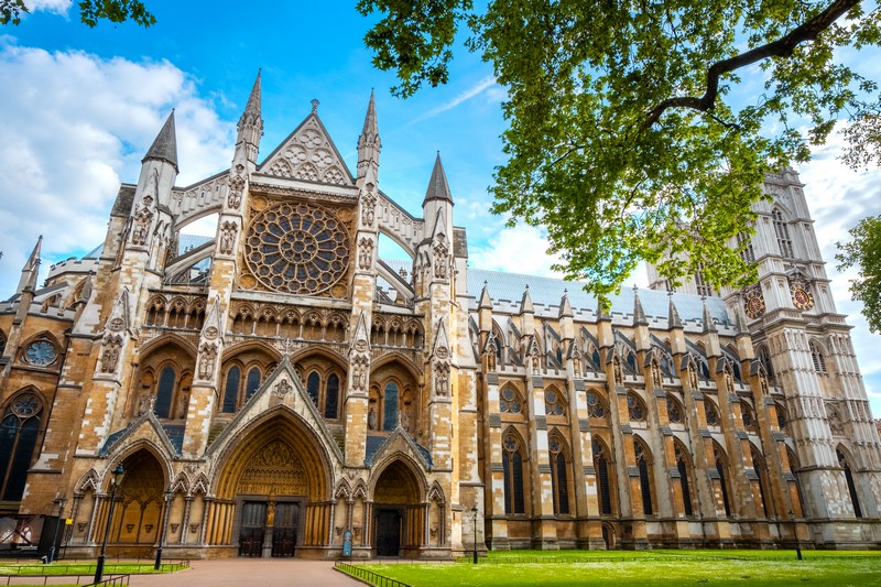 London – Tp. Hồ Chí Minh