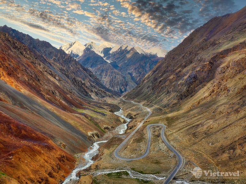 Islamabad - Gilgit – Karimabad 
