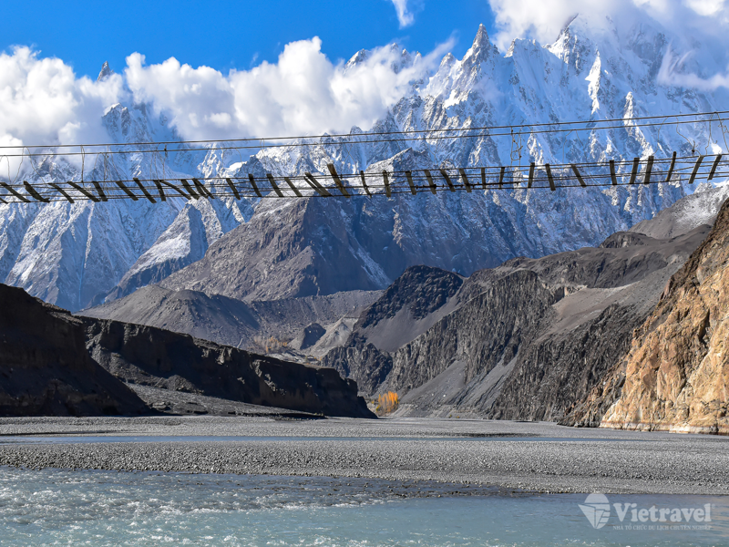 Karimabad – Attabad Lake – Hussaini Bridge – Passu Glacier – Borith Lake 