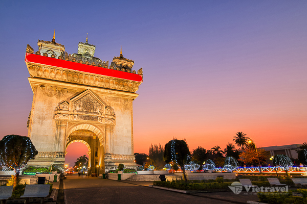 Vinh – Cửa khẩu Cầu Treo – Bolykhamxay – Viêng Chăn 