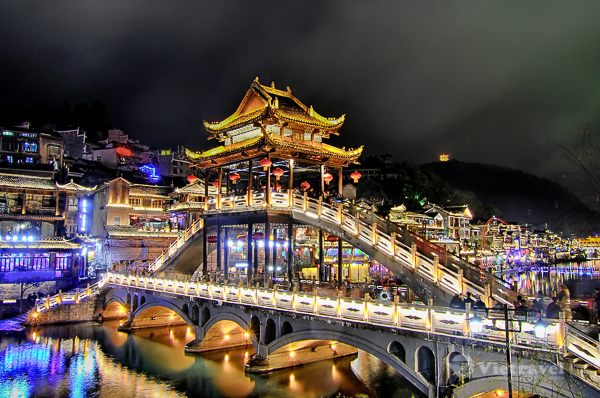 TRƯƠNG GIA GIỚI - PHƯỢNG HOÀNG CỔ TRẤN