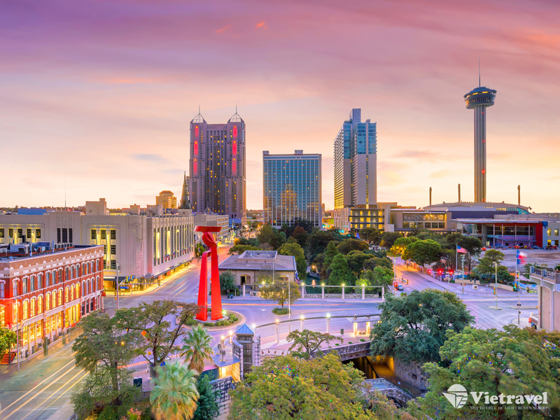SAN ANTONIO - AUSTIN - DALLAS (441 km – 5 hours)