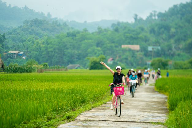 Hành trình “chiến khu xưa - trải nghiệm mới” - Hòa mình cùng sắc màu đám cưới người Tày - thưởng thức mâm cỗ cưới đậm đà bản sắc dân tộc