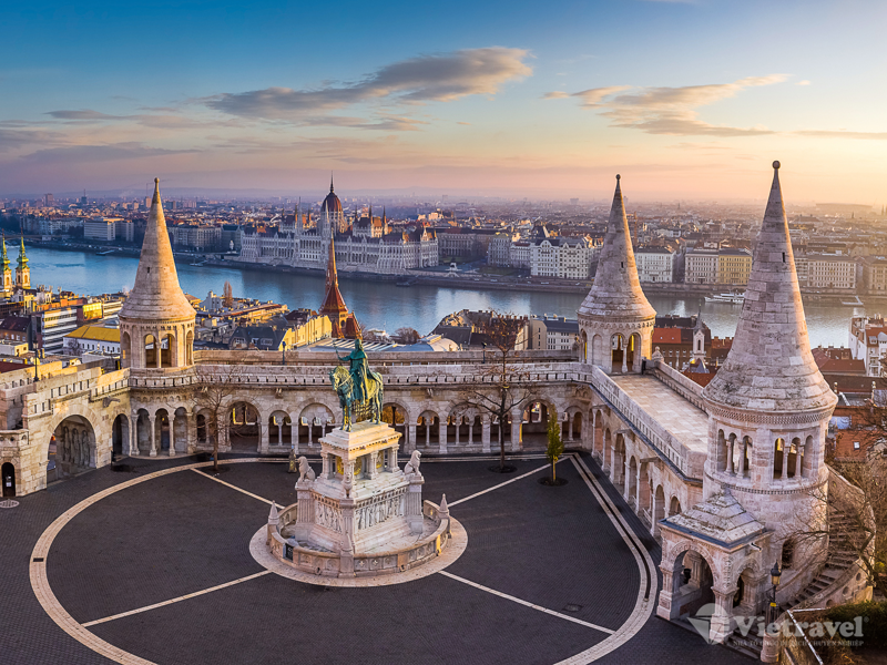 BUDAPEST - TP. HỒ CHÍ MINH	(Ăn sáng, ăn trưa)